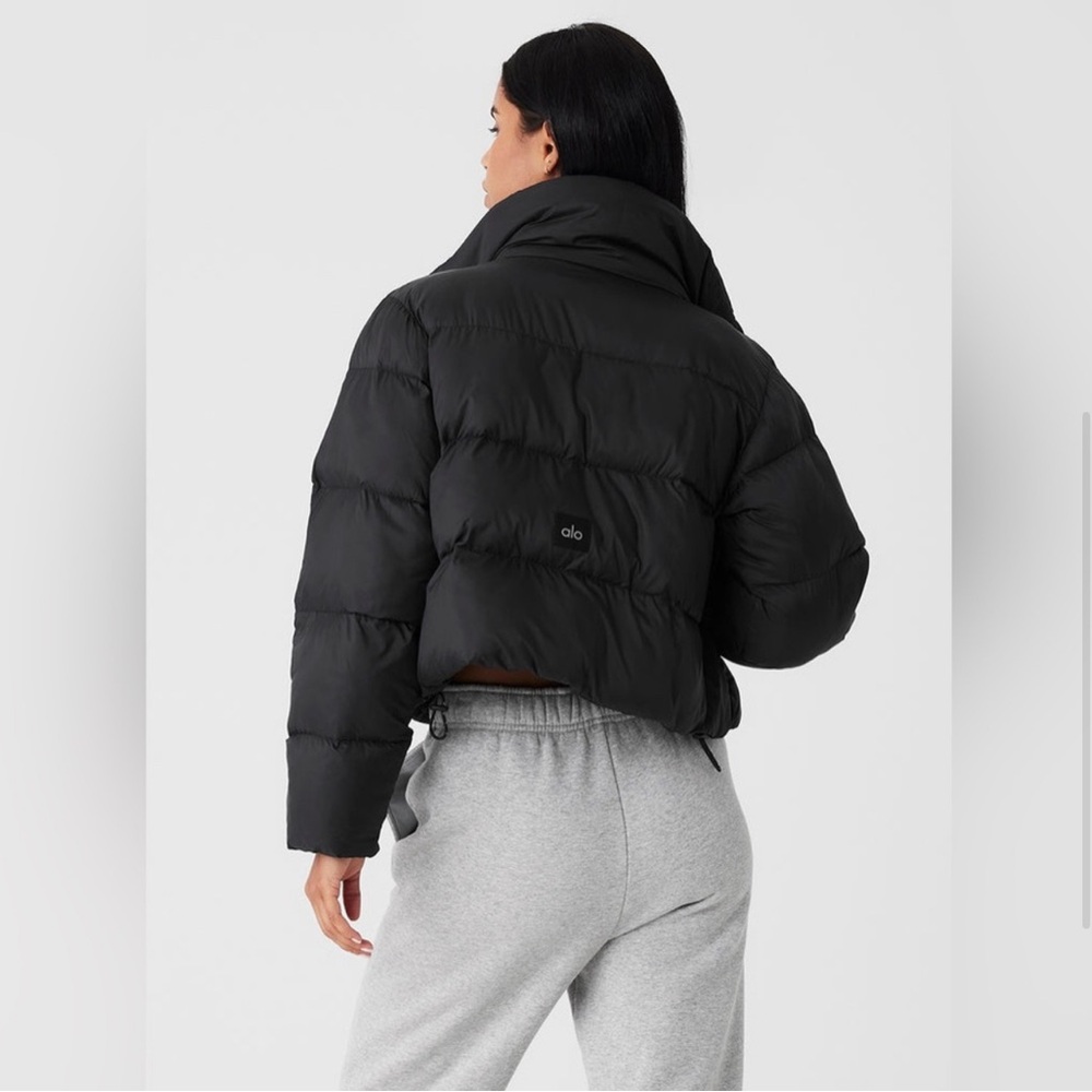 Alo yoga gold rush puffer size M in black